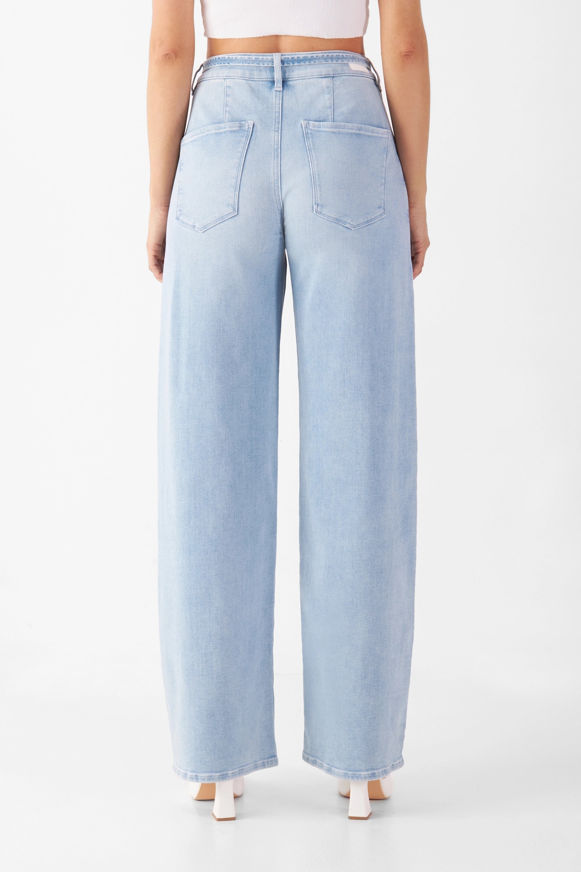 BLINK High-Waist Wide Jeans in Hellblau, Rückenansicht: hohe Taille, weite gerade Beine, zwei Rückentaschen.
