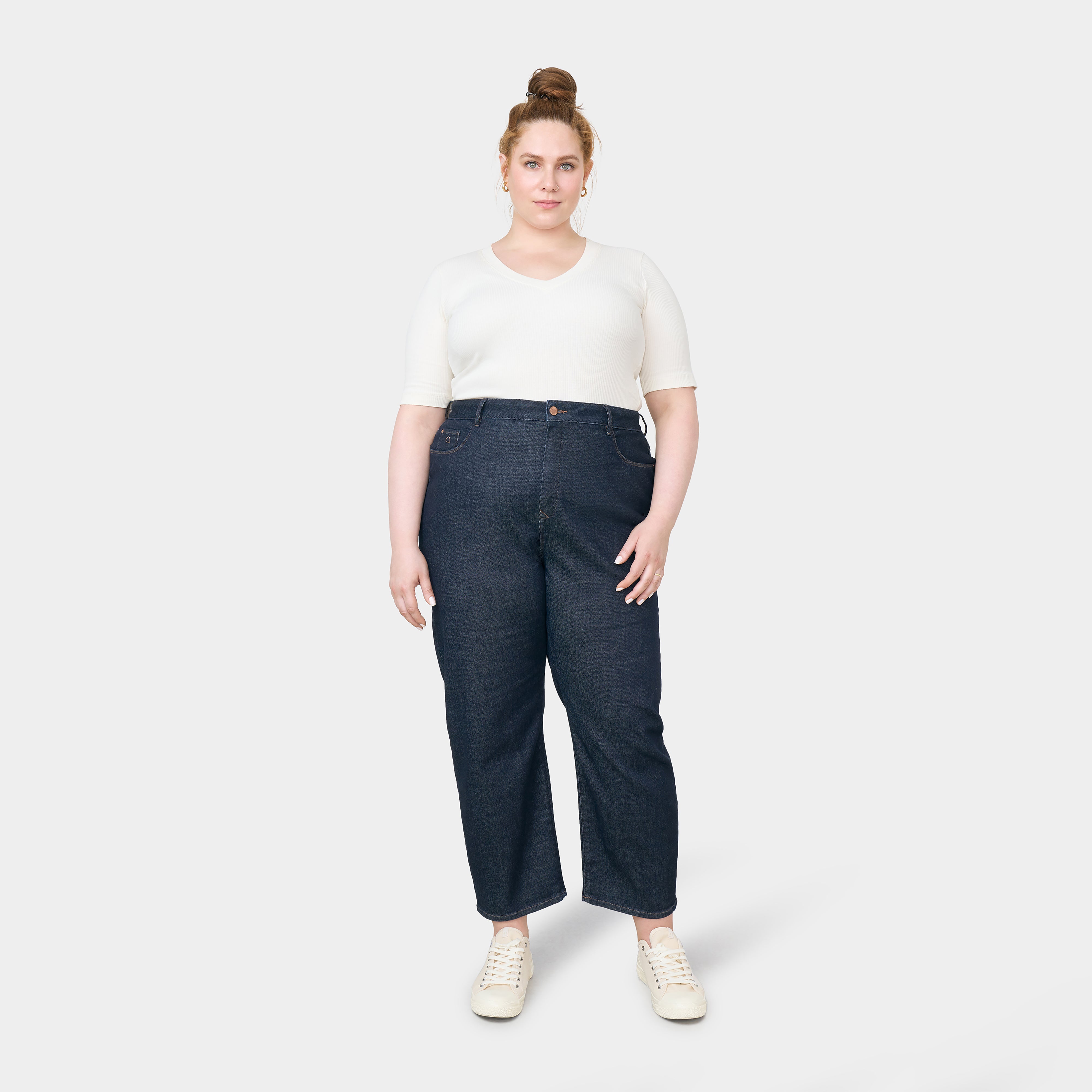 Dunkel-indigo STARDUST O-Shape Jeans für Curvy-Figur, hohe Taille, entspannte Hüfte und mittlerer Beinverlauf aus Organic Soft Denim.