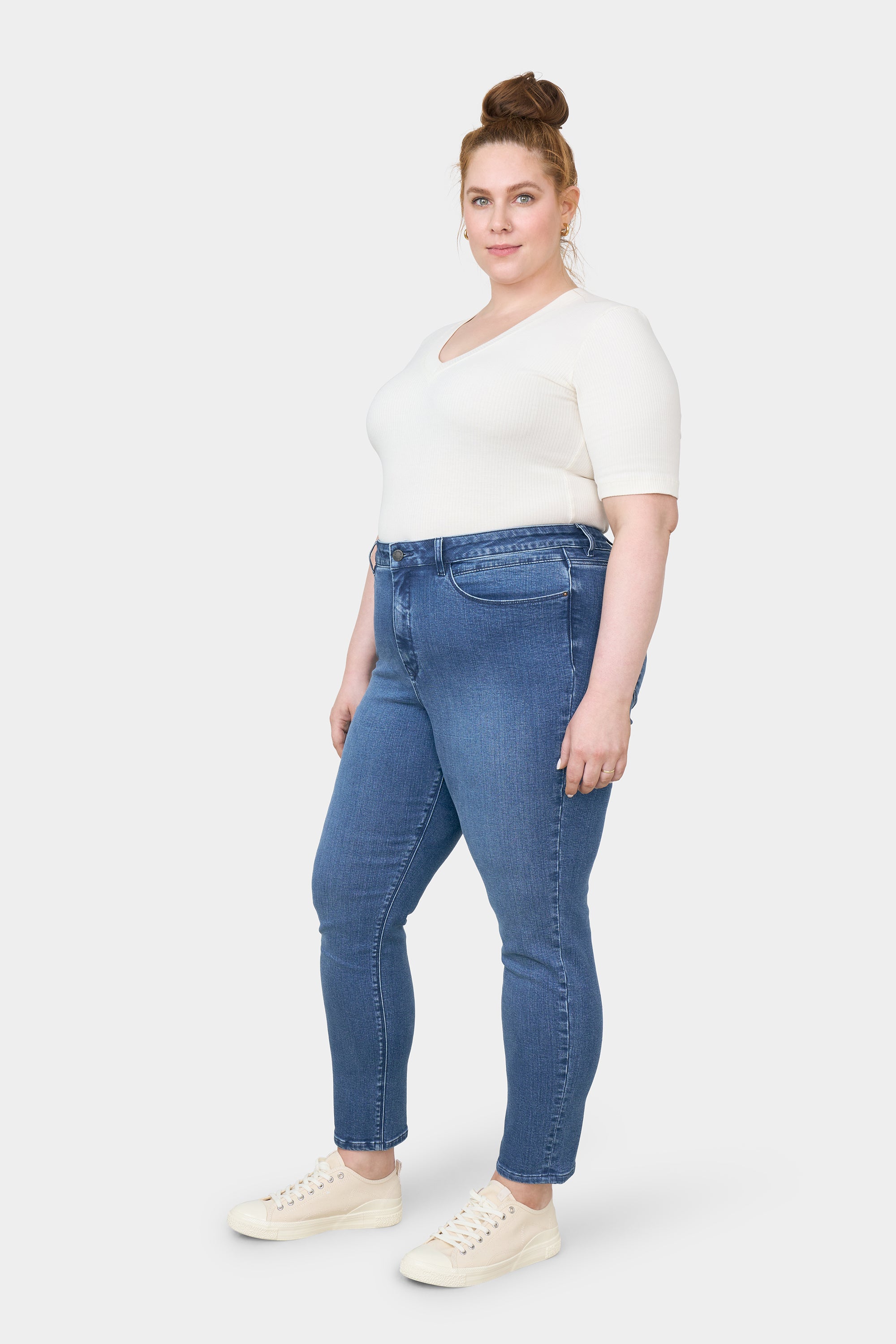 SUN UP Skinny Powerstretch – Curvy, Medium Blue. Skinny Jeans mit mittelhoher Taille, figurschmeichelndem Schnitt aus Bio-Baumwolle.