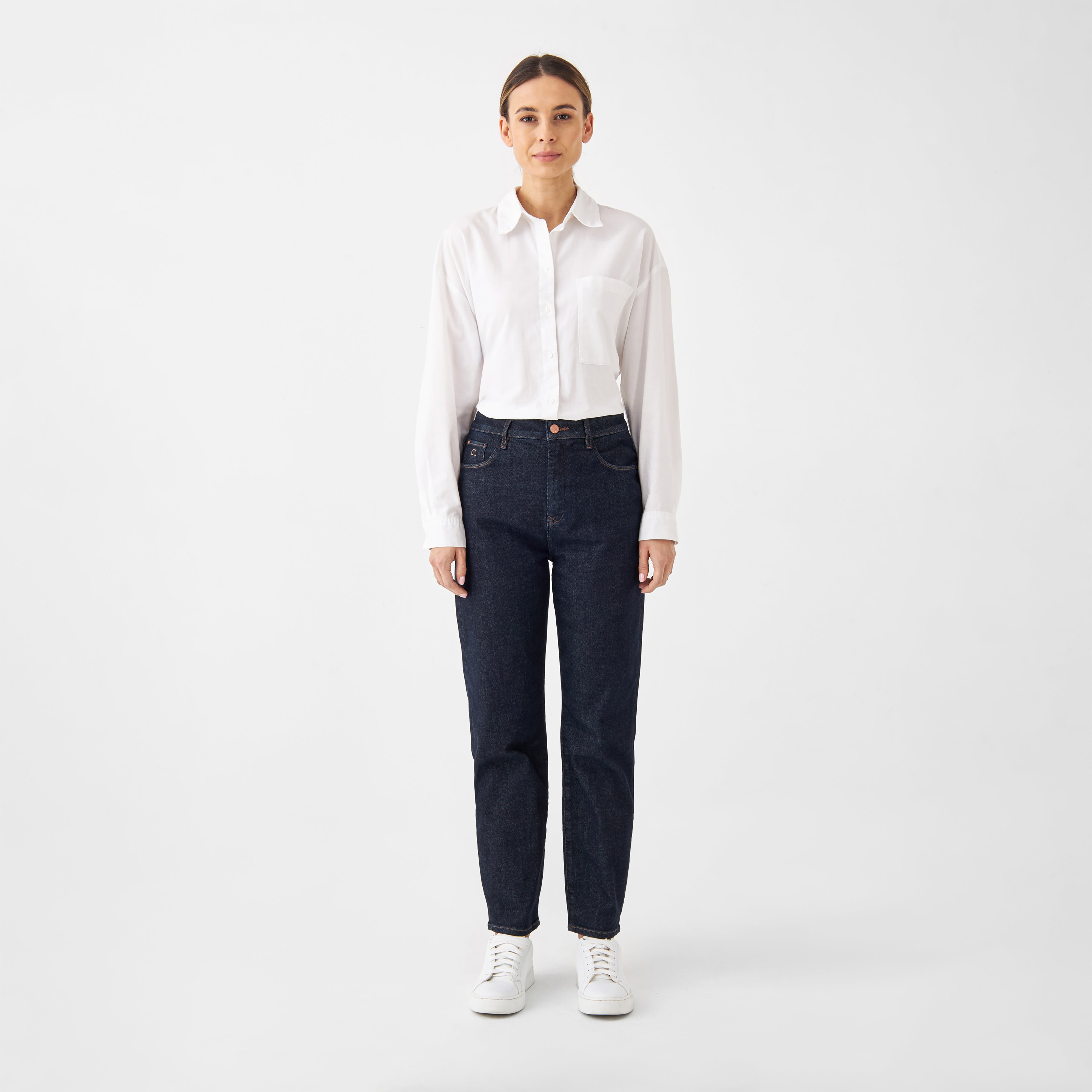 STARDUST O-Shape Jeans Dark Indigo, hoher Bund, weicher Stretch-Denim; mittelweiter Beinverlauf, wird zum Saum hin schmaler.