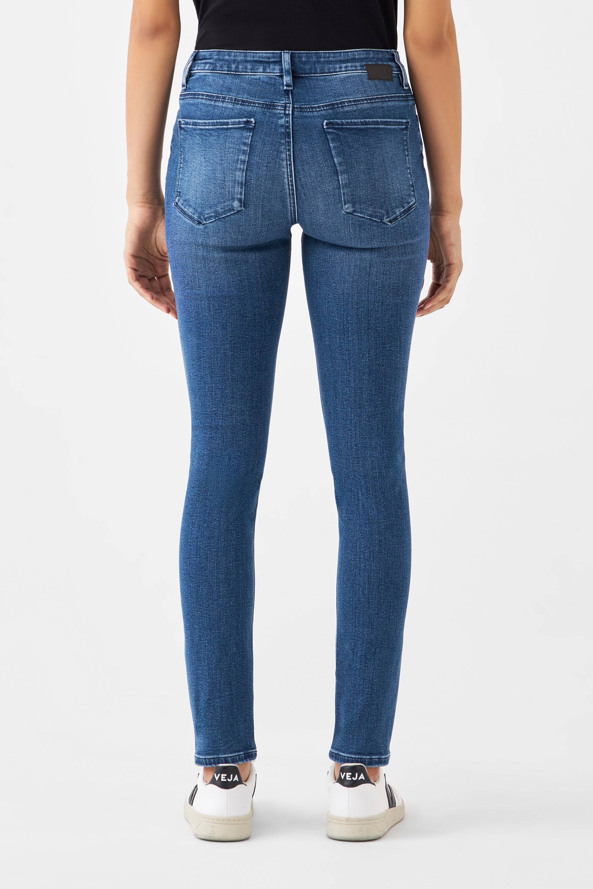 SUN UP Skinny Powerstretch Jeans, Medium Blue – Rückansicht: eng sitzend, mittlerer Bund, zwei Gesäßtaschen, Label am Bund.