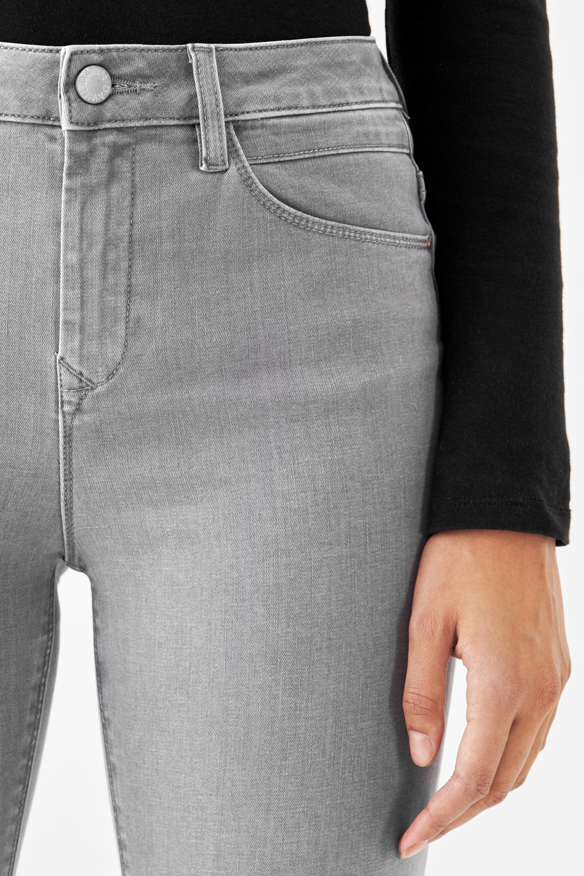 SUN UP Basic Skinny Jeans in Silver Denim – mittelhoher Bund, Knopf, Gürtelschlaufen; enge Passform mit minimalistischen Taschennähten (Nahaufnahme Front).