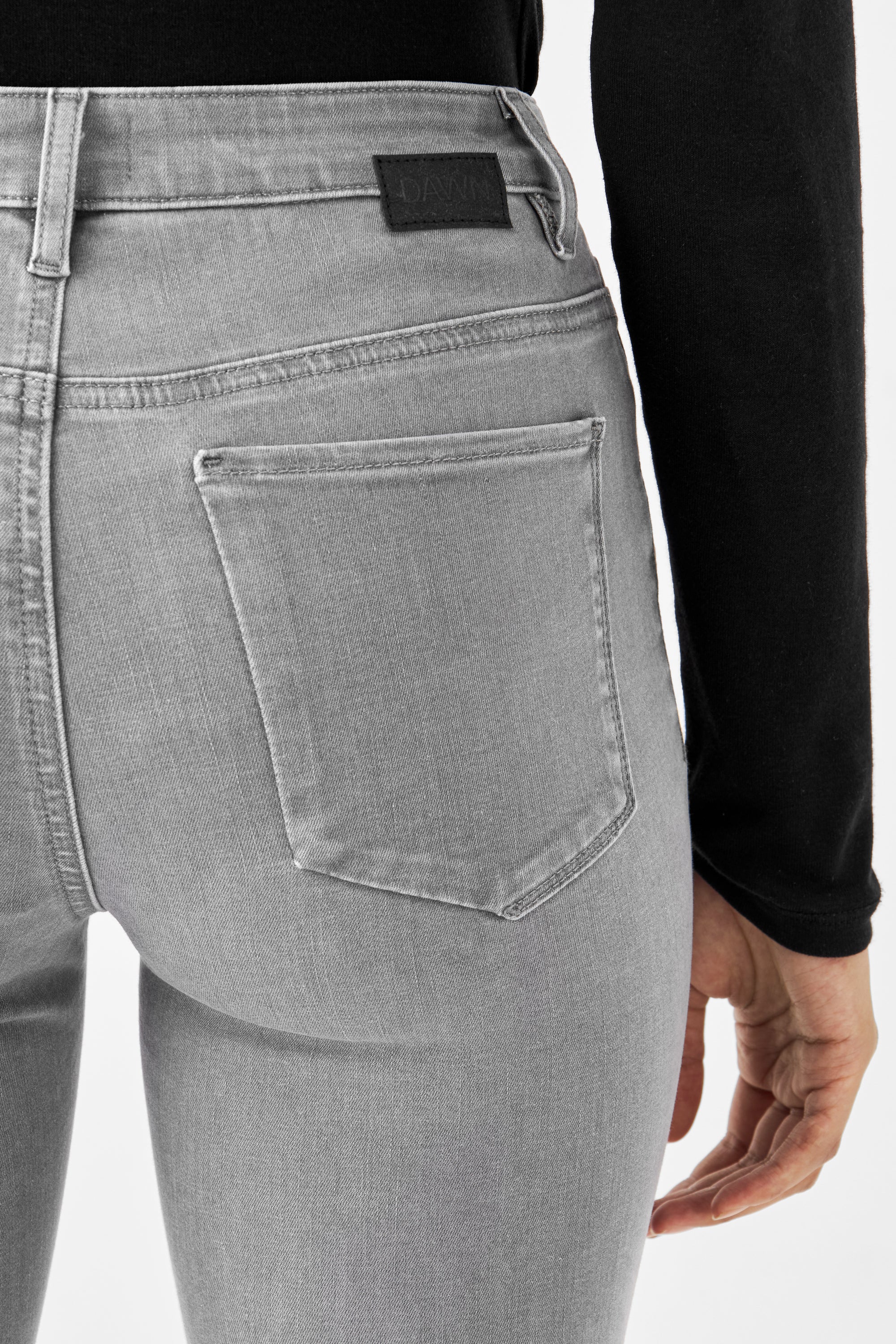 SUN UP Skinny Jeans in Silver Denim, hellgrau, Rückansicht; eine Gesäßtasche, DAWN-Label am Bund, Powerstretch.