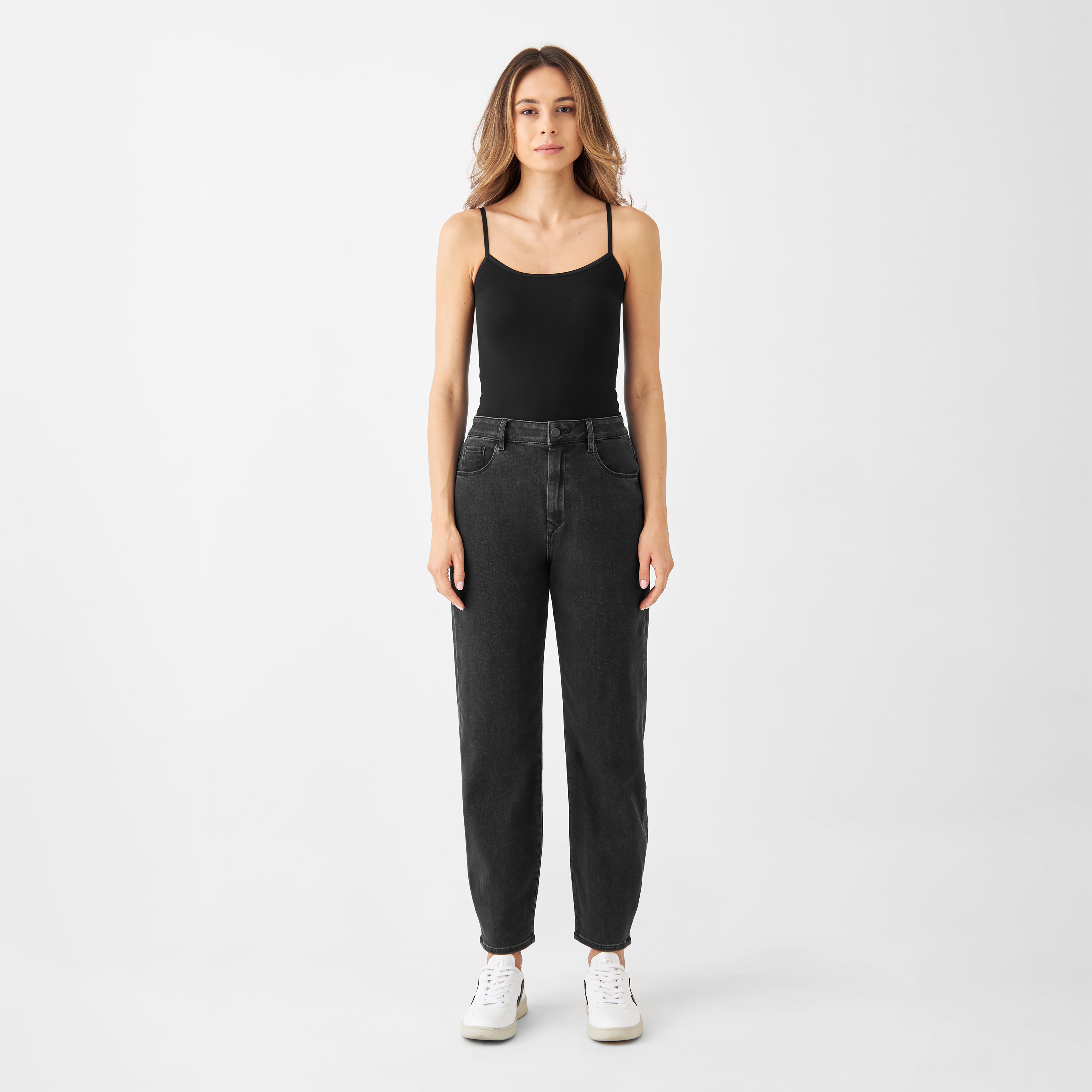 STARDUST O-Shape Soft Denim in Black/Black: hohe Taille, entspannte Hüfte, mittlerer Beinverlauf, zum Saum schmaler Schnitt.