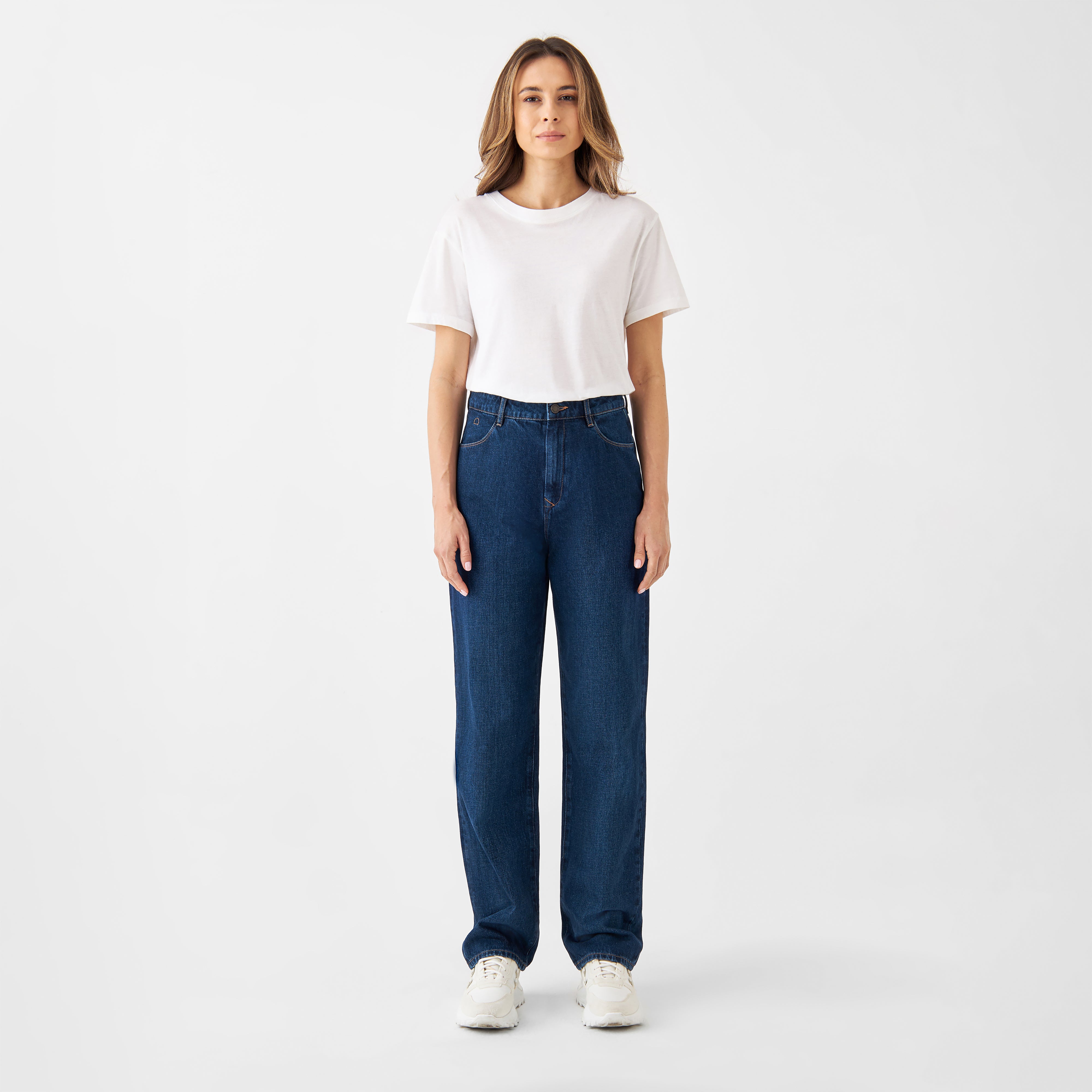 Dunkelblaue DAWN-Jeans, High-Waist, weiter gerader Schnitt, ohne Stretch, Denim aus Bio-Baumwolle und Hanf.