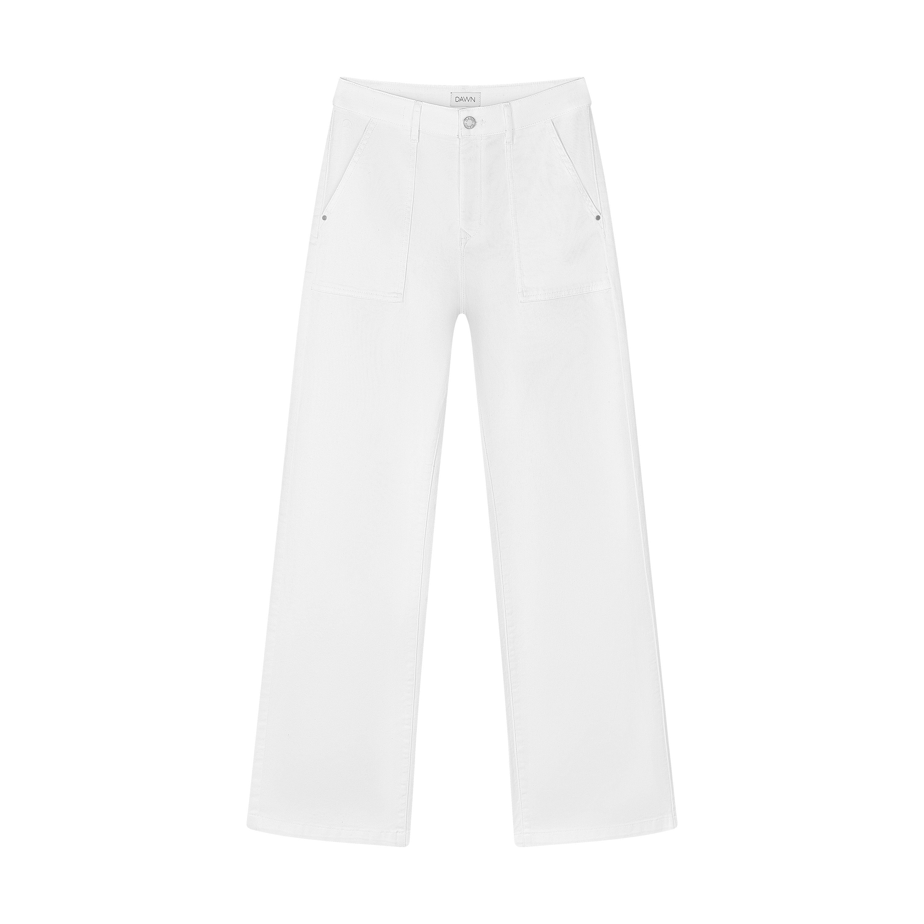 Weiße DEW Worker Jeans, High-Waist, weites Bein, große aufgesetzte Fronttaschen im Worker-Stil.