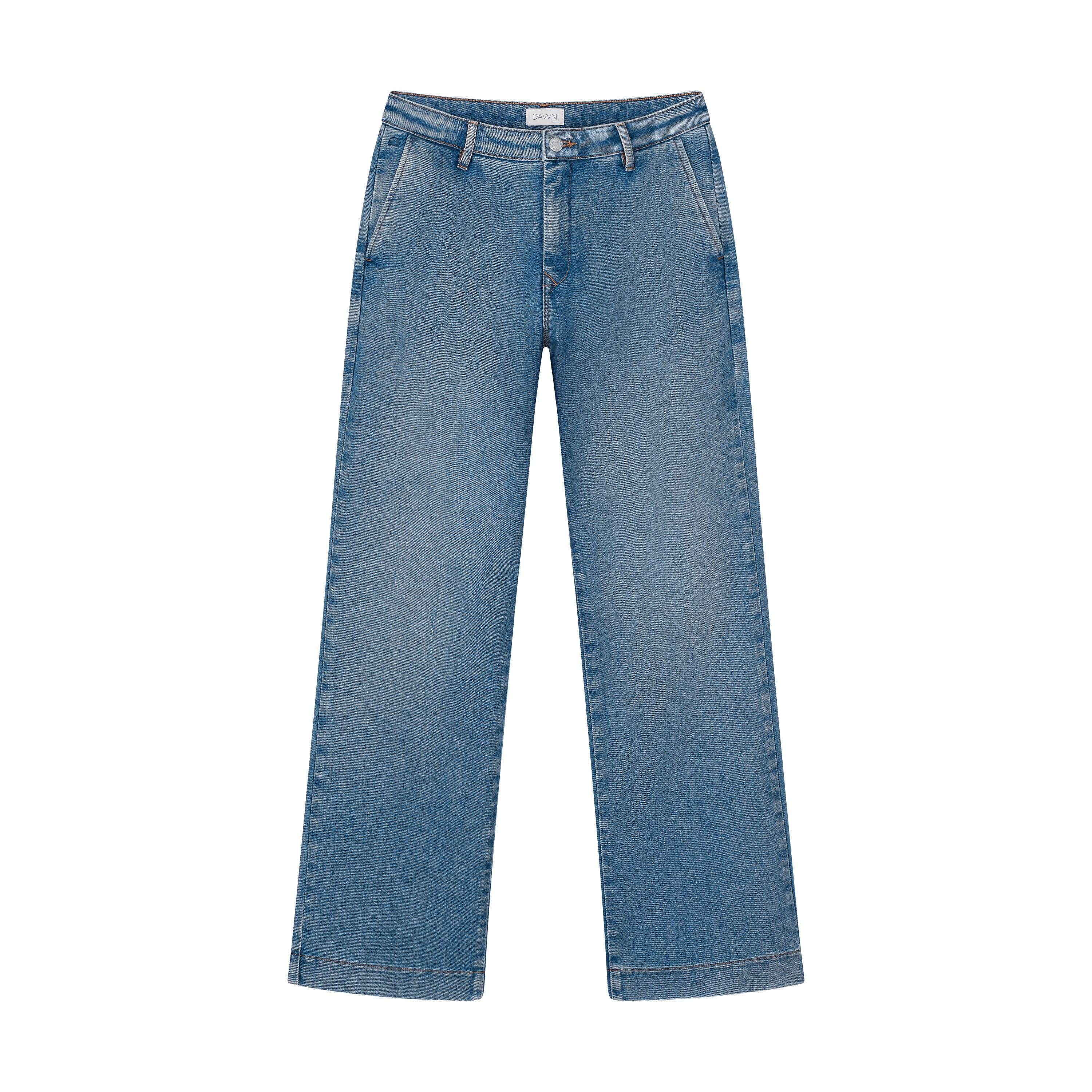 GLOW Flared Denim-Chino in Medium Blue, mittelhohe Taille und weiter Bein; vorne französische Taschen, hinten Paspeltaschen.
