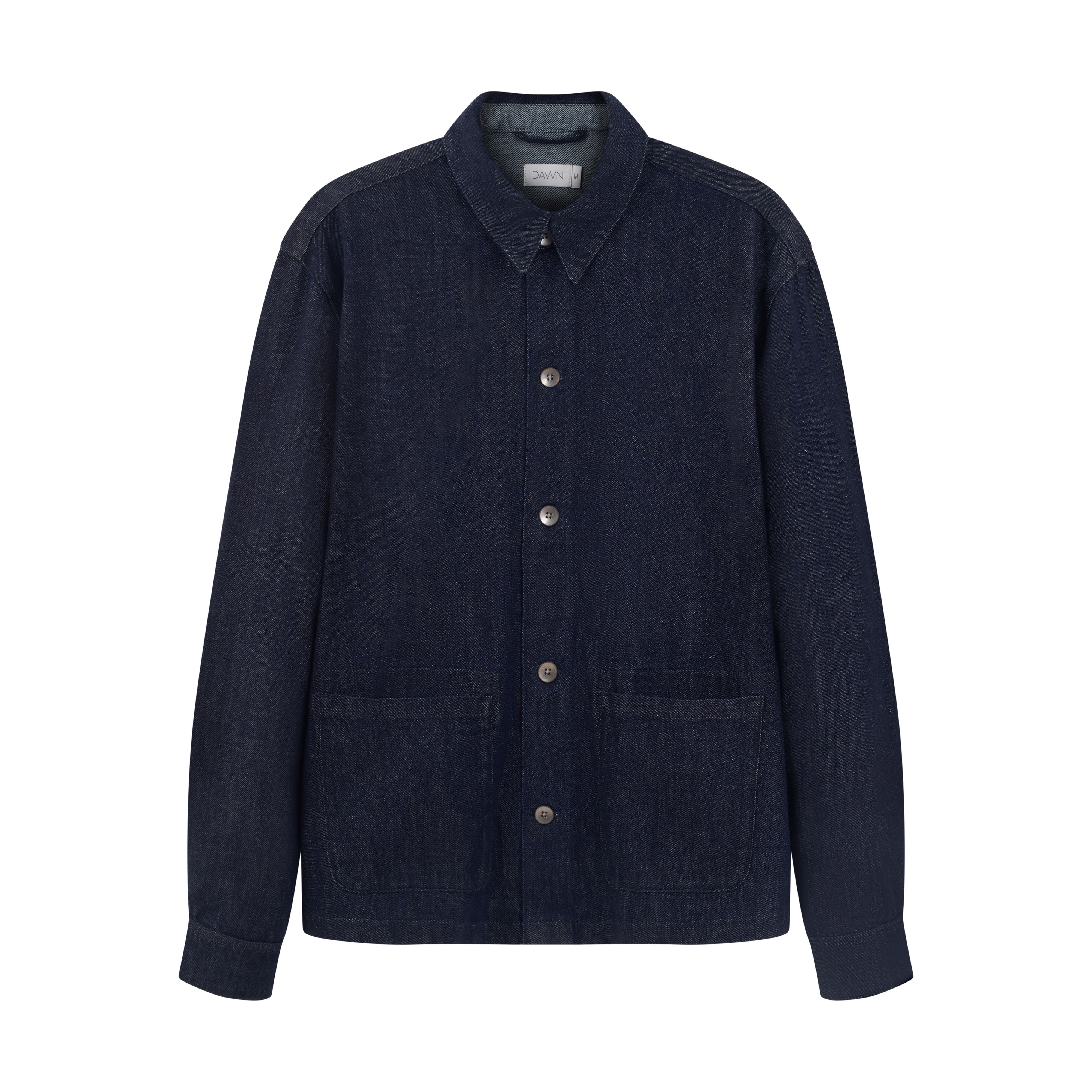 Leichte Hemdjacke Shacket in Raw Blue - Frontansicht mit Knopfleiste und zwei aufgesetzten Taschen.
