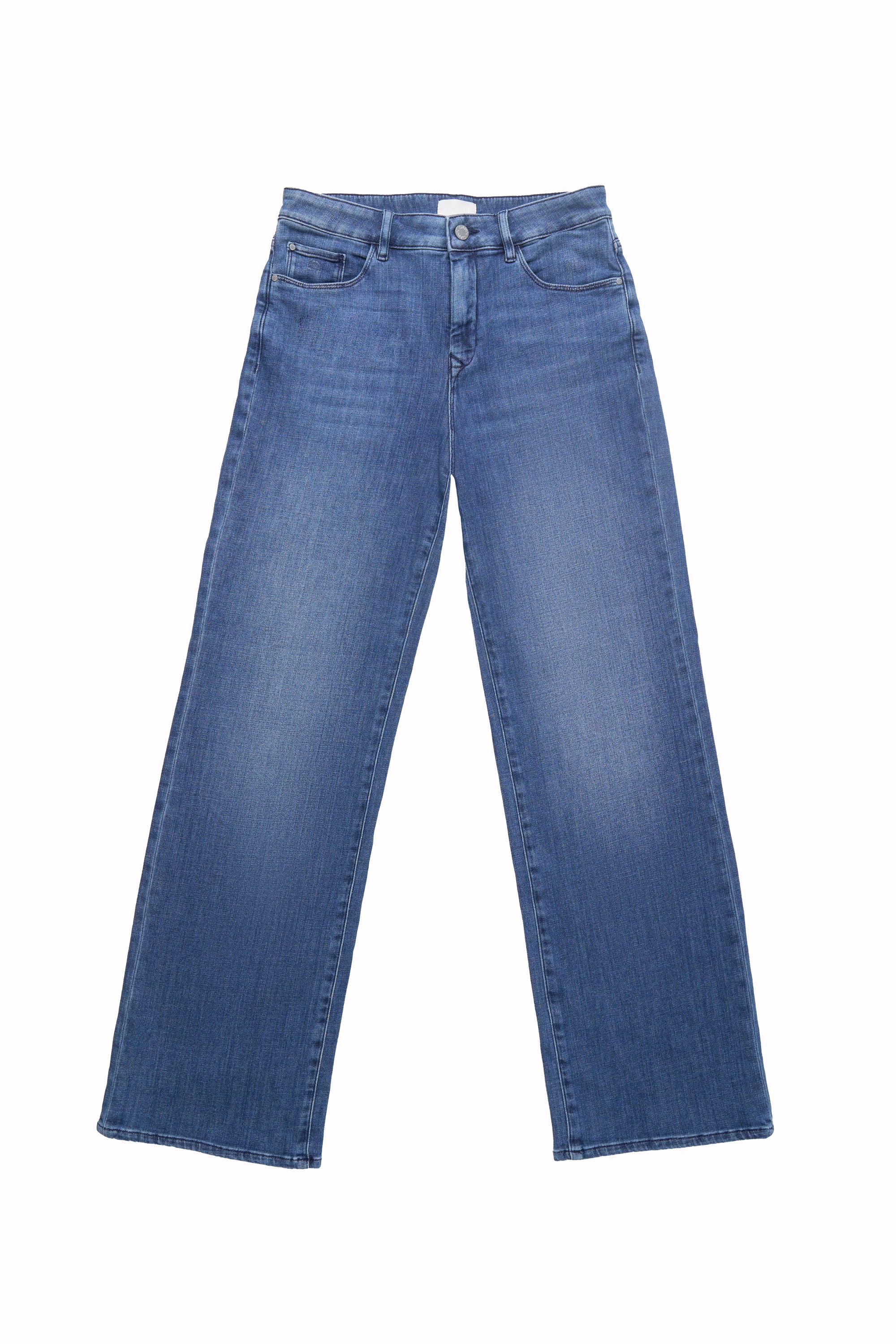 DEW Flared Soft Denim – Classic in Medium Blue, hohe Taille, ausgestelltes Bein, Five-Pocket-Design, Frontansicht.