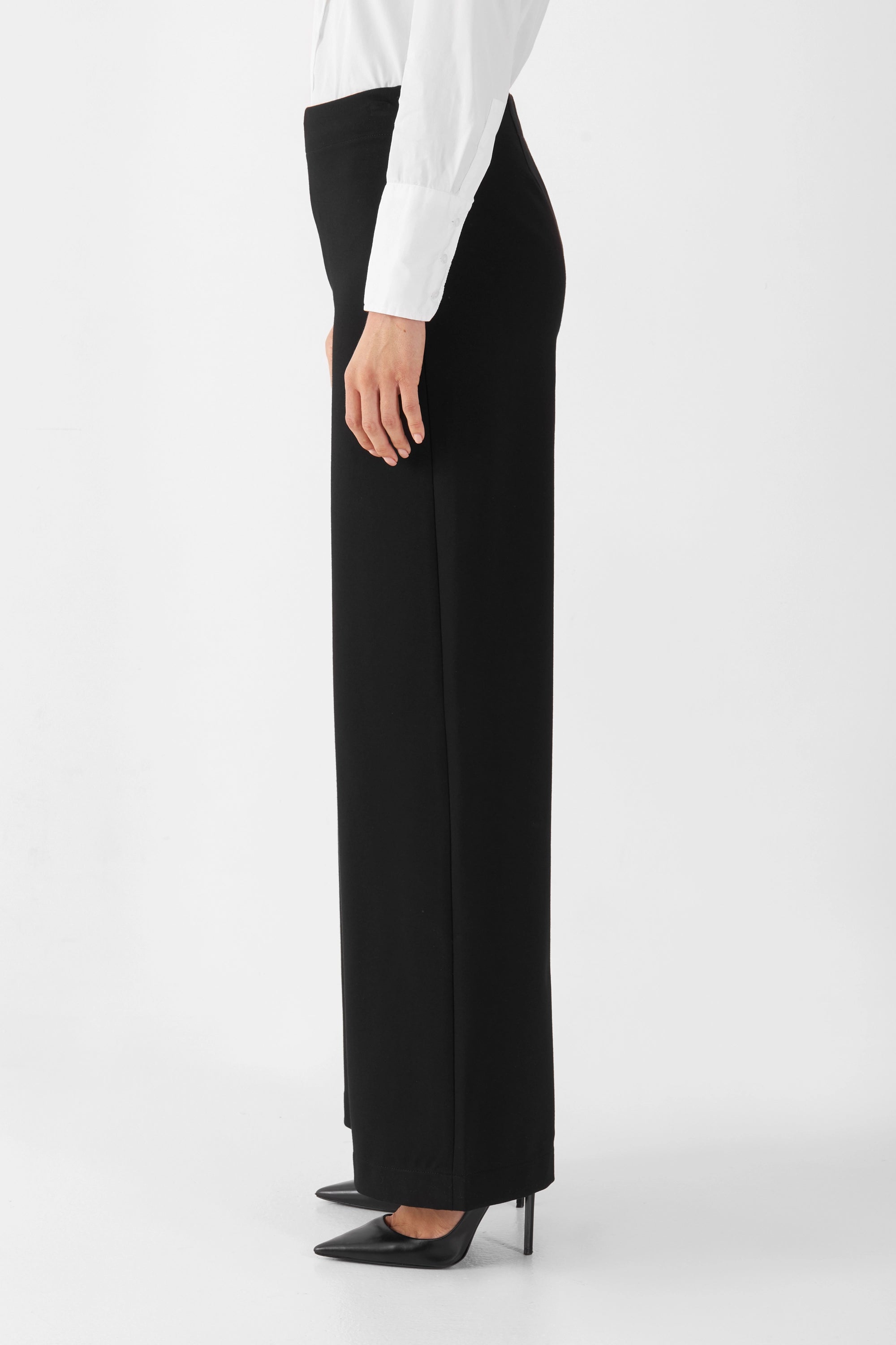 Schwarze GLOOM High-Waist-Hose mit weitem Bein, seitlicher Reißverschluss, aus Punto Lux.