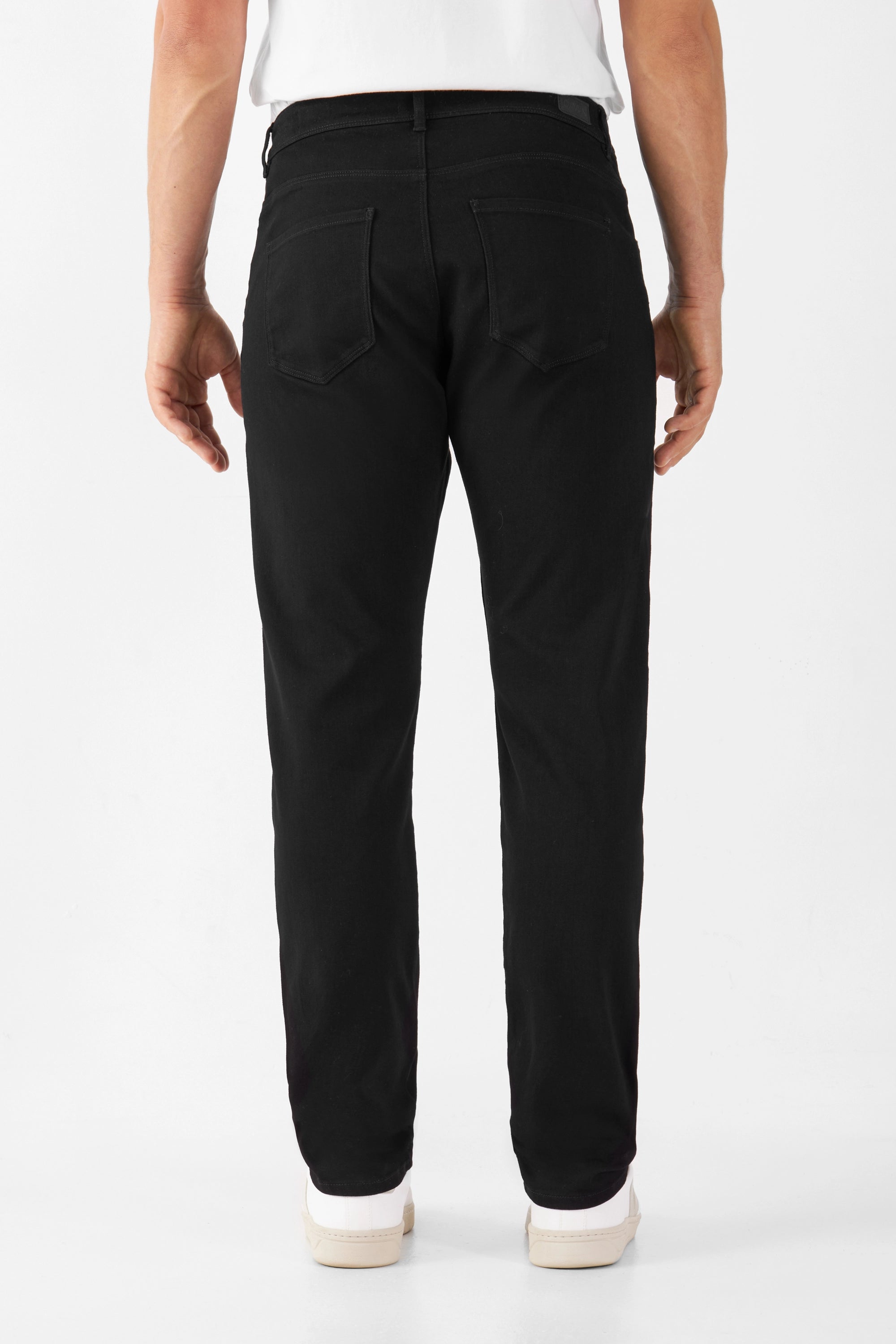 Schwarze MORROW Slim Fit Jeans, Rückenansicht mit zwei Gesäßtaschen, mittlere Taille, weicher Stretch.