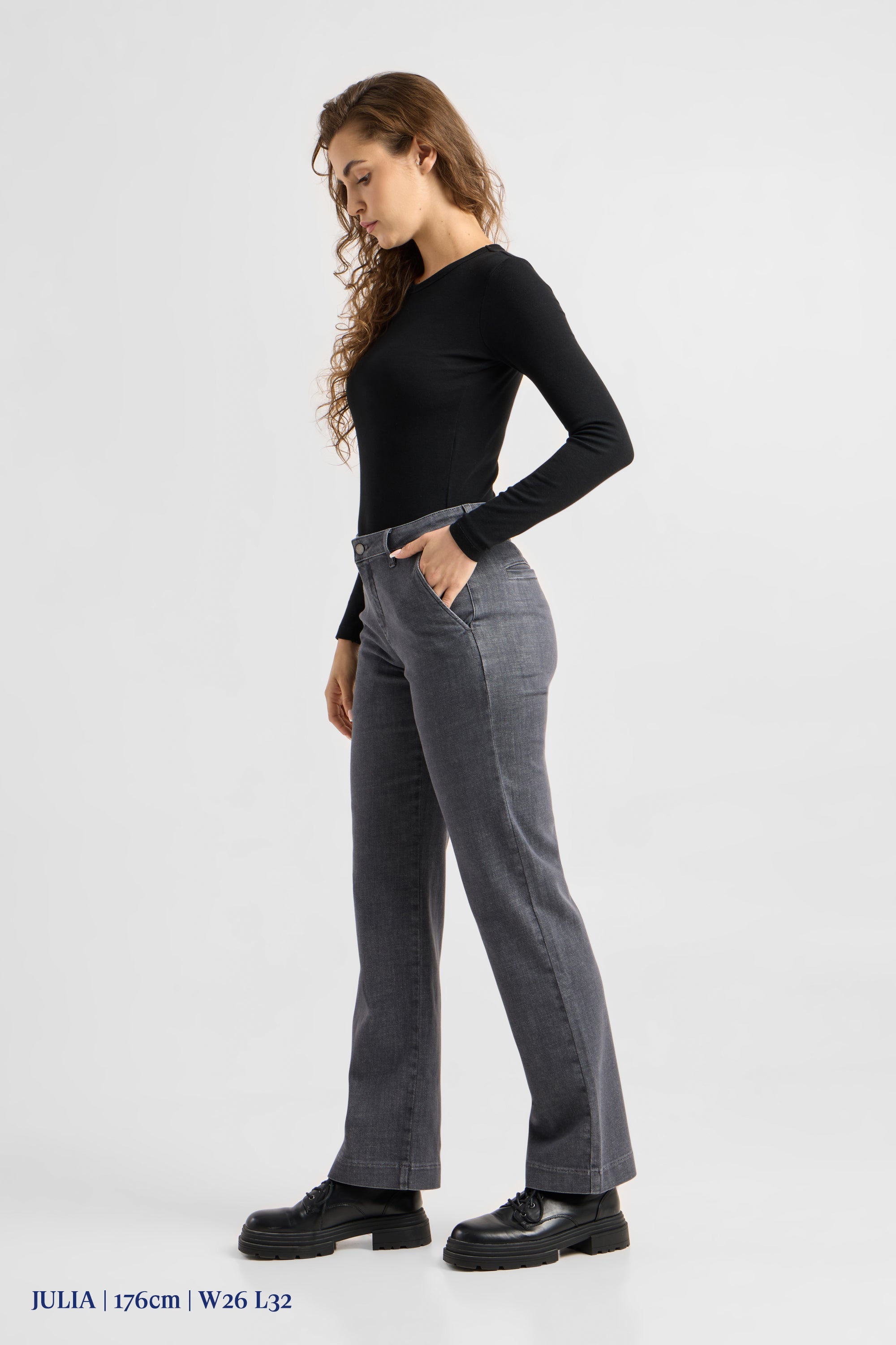 COSMA Flared Soft Denim - Chino - Warm Grey