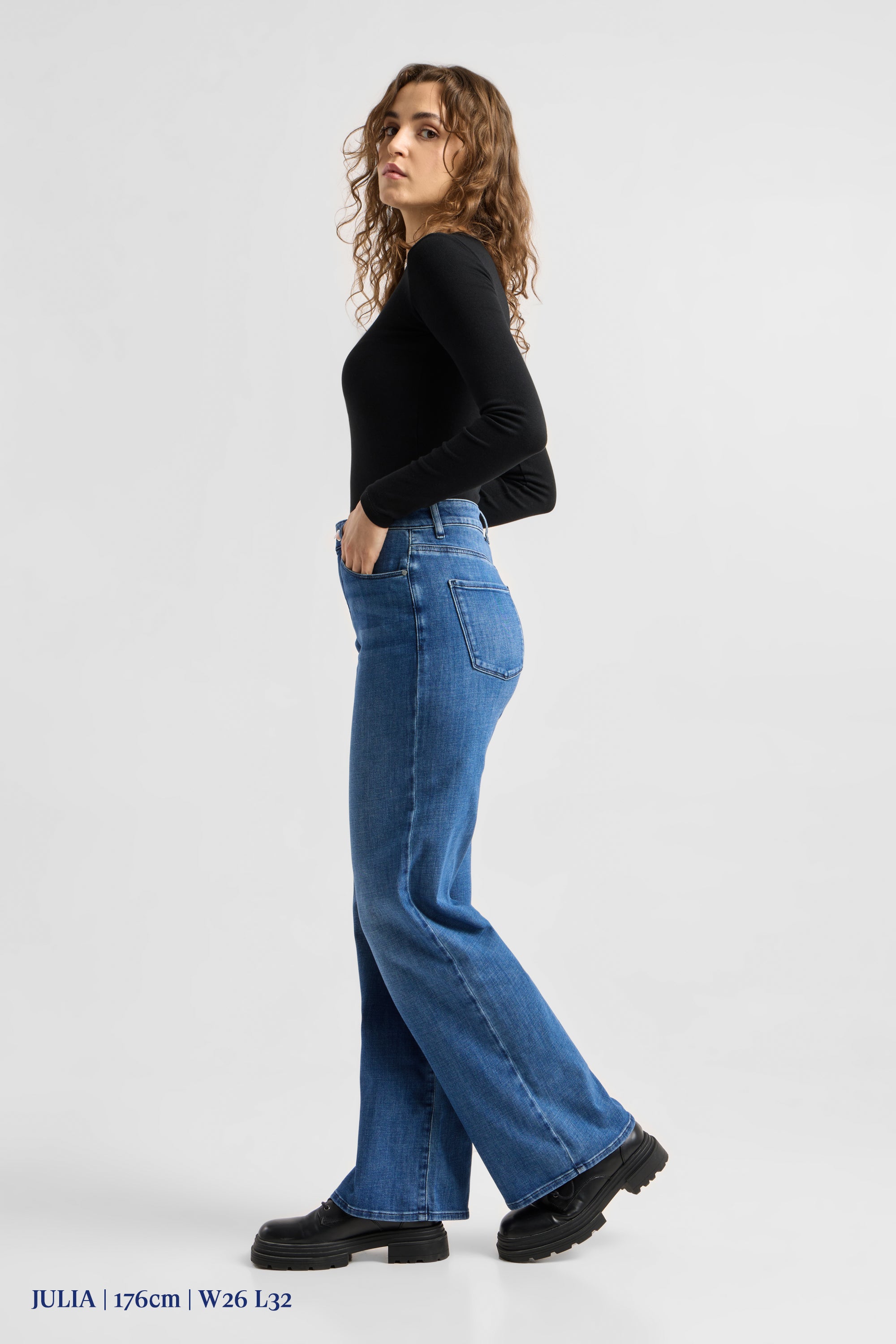 DEW Flared Soft Denim - Classic - Medium Blue