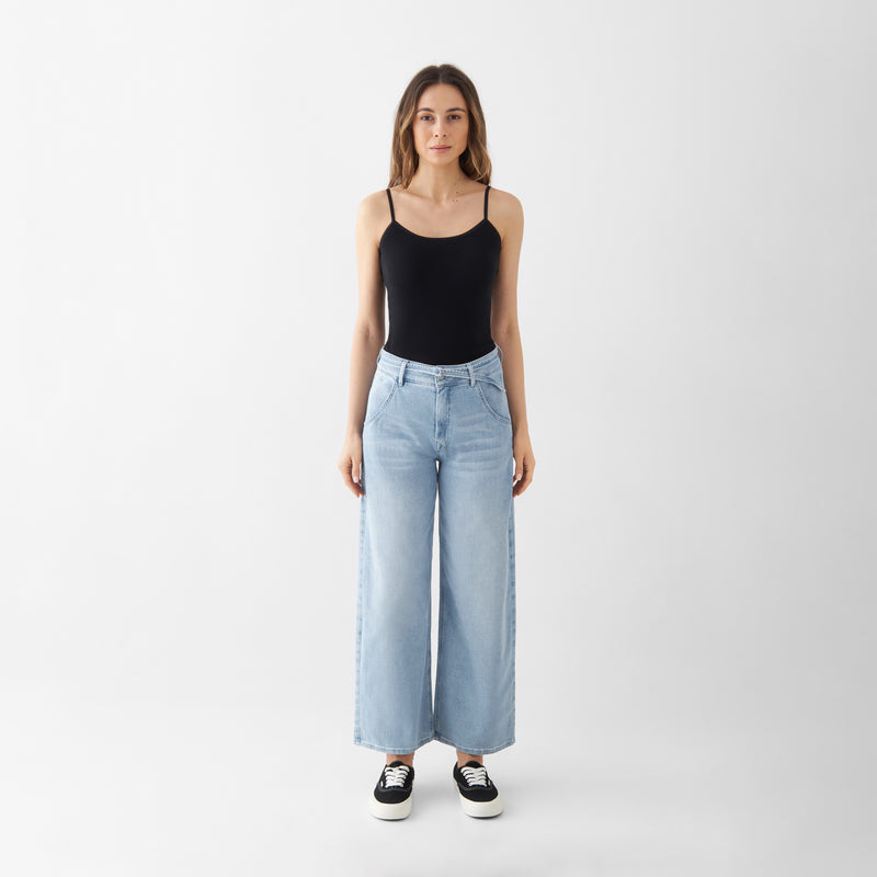 BLINK High-Waist Culotte Jeans in Light Blue, hoch tailliert, entspannte Hüfte, weites, gekürztes Bein aus Denim.