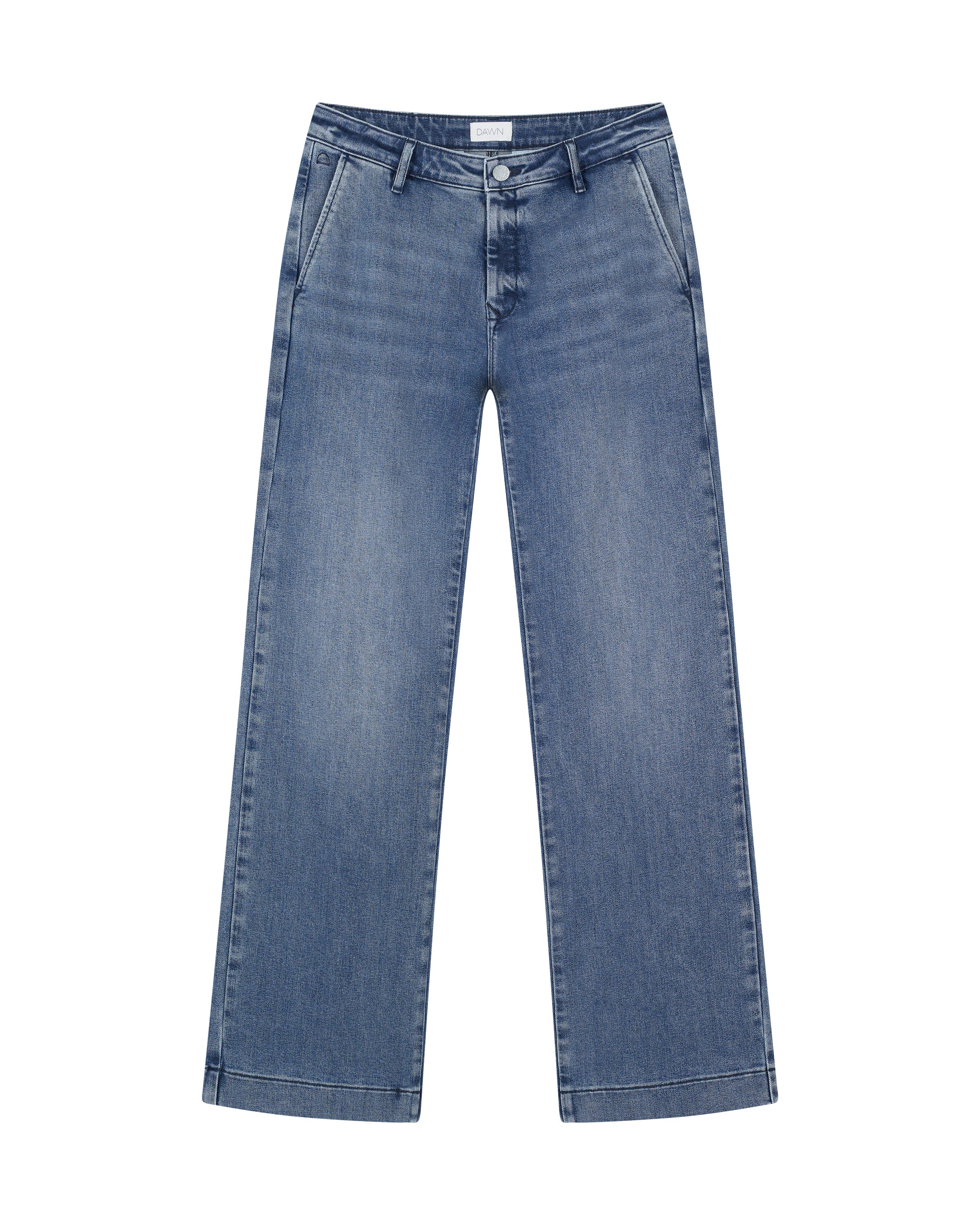 GLOW Flared Tencel Denim-Chino in Medium Blue, mittelhohe Taille, ausgestelltes Bein; vorne Taschen, hinten Paspeltaschen.