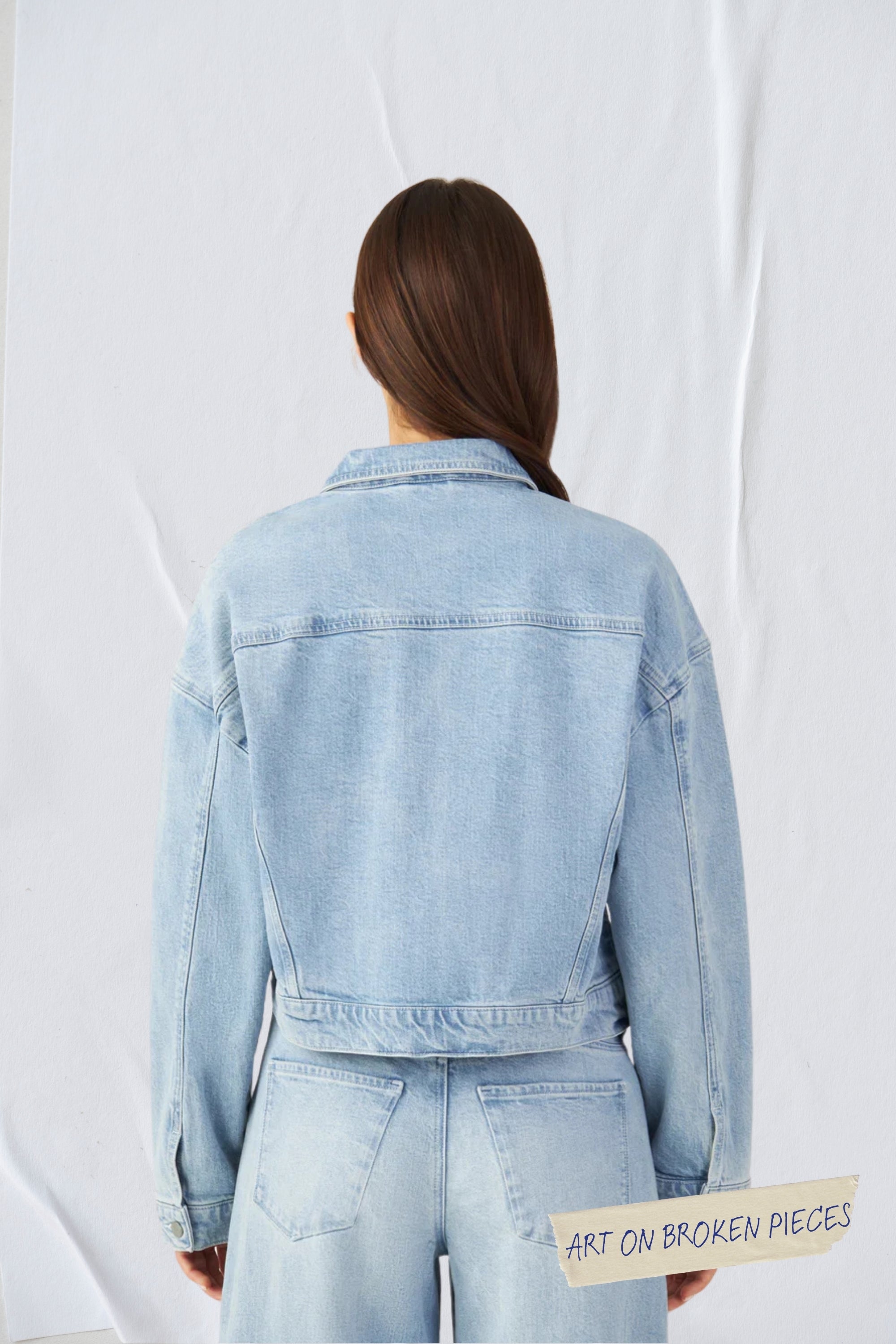 AMARA Minimal Stretch - Boxy Jacket - Light Blue - Art on Broken Pieces