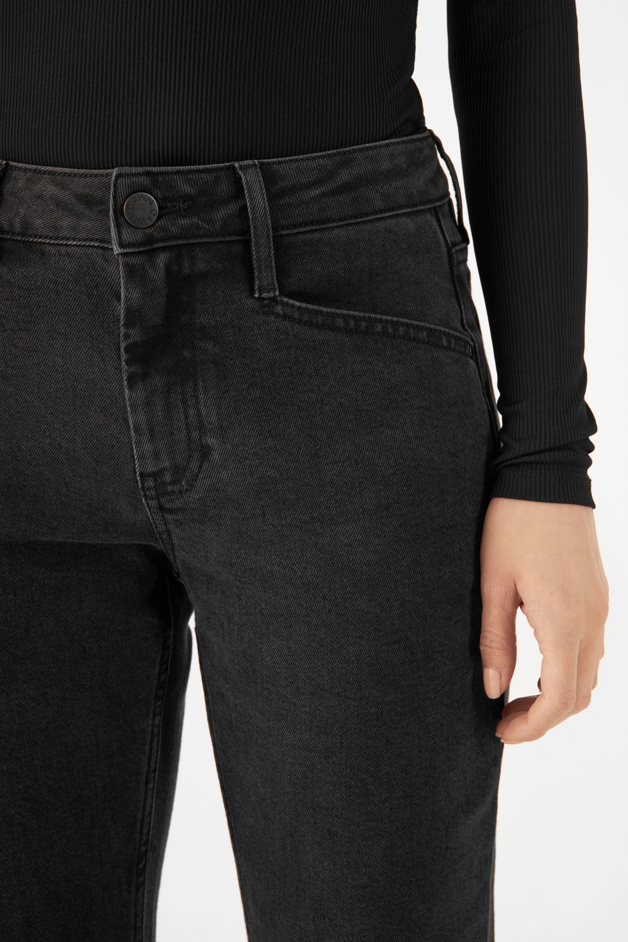 SUNSET Vintage Black Jeans – Regular Slim, mittelhoher Bund, gerade Beinform, Fronttaschen-Detail, weicher TENCEL-Denim.